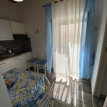 Centro Storico 5 Mins From Port Casa Celeste شقة ليباري